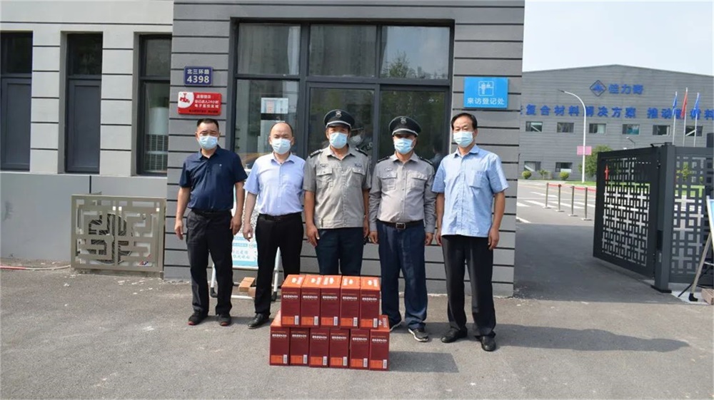 公司工會(huì)組織開(kāi)展夏季高溫“送清涼”活動(dòng)(圖3) 公司工會(huì)組織開(kāi)展夏季高溫“送清涼”活動(dòng)(圖3)