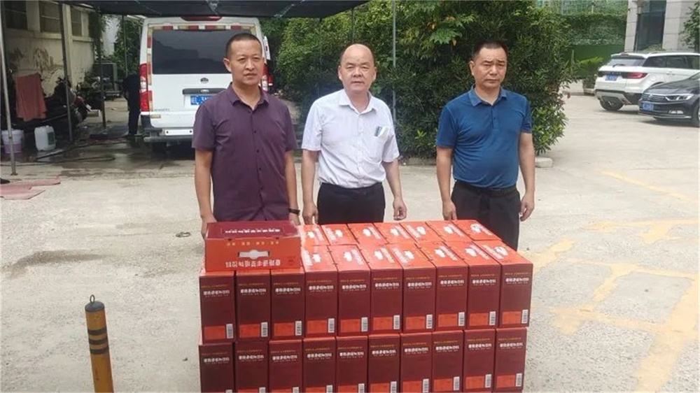 公司工會(huì)組織開(kāi)展夏季高溫“送清涼”活動(dòng)(圖6) 公司工會(huì)組織開(kāi)展夏季高溫“送清涼”活動(dòng)(圖6)