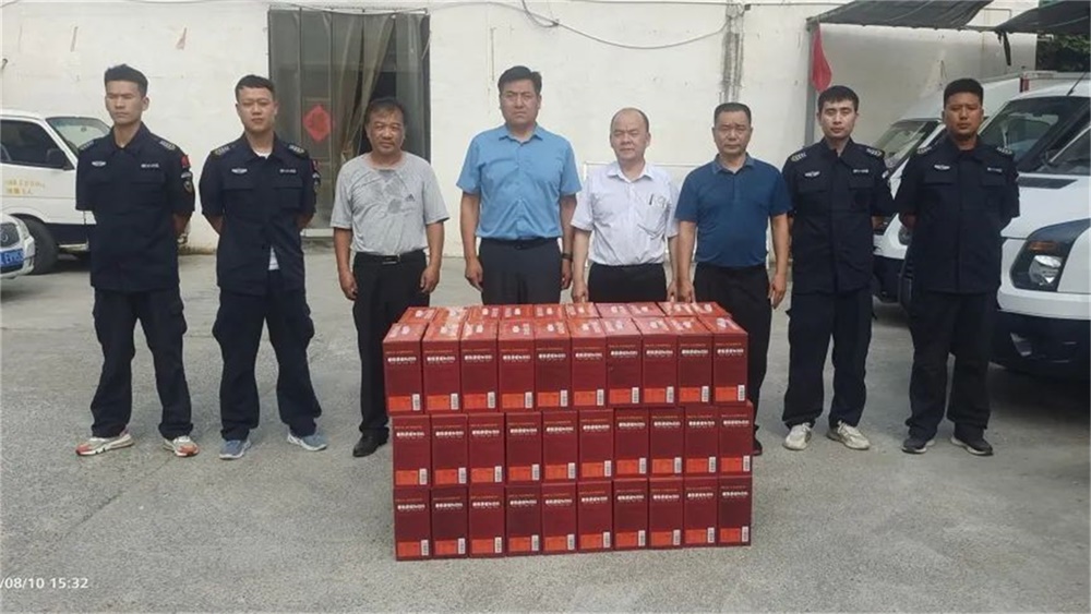 公司工會(huì)組織開(kāi)展夏季高溫“送清涼”活動(dòng)(圖5) 公司工會(huì)組織開(kāi)展夏季高溫“送清涼”活動(dòng)(圖5)